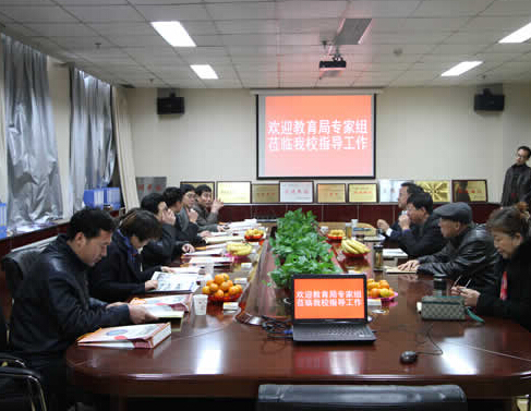 市教育局評估組來我校評估指導