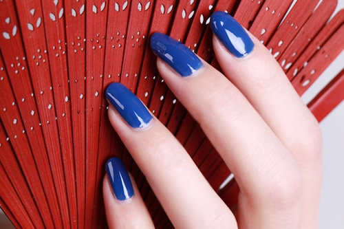 挑選指甲油的顏色都有什么竅門(mén)？讓威海美甲學(xué)校告訴你吧！