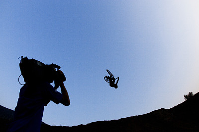 新人學(xué)攝影要了解什么？衡水亮點(diǎn)化妝攝影學(xué)校幫你了解！