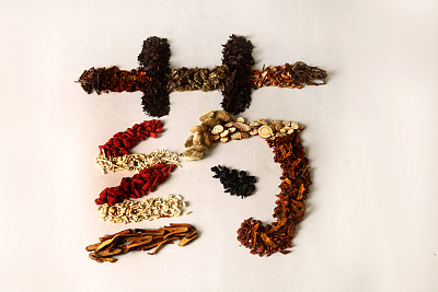 吃藥的禁忌你知道嗎？秦皇島藥科中等專業(yè)學(xué)校專業(yè)解答！