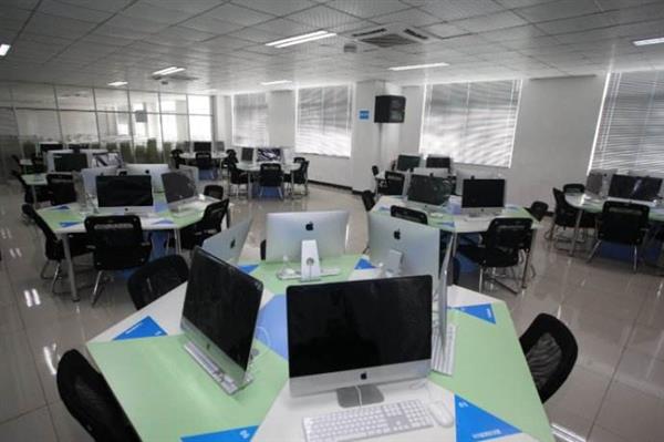 山東威海外國(guó)語(yǔ)進(jìn)修學(xué)院哪些信息技術(shù)類專業(yè)？