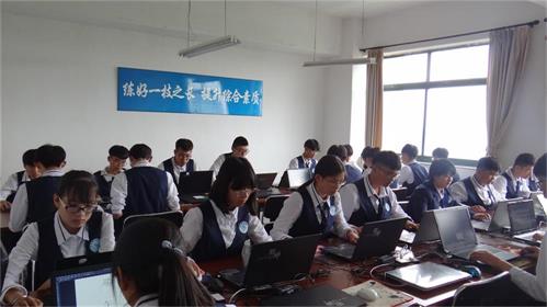 威海有商務(wù)日語(yǔ)（+計(jì)算機(jī)平面設(shè)計(jì)）專業(yè)嗎？