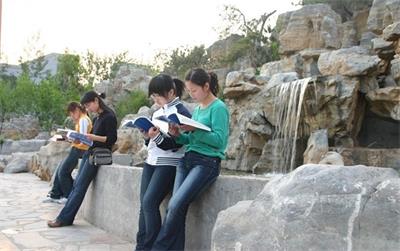 菏澤那個學(xué)校的護(hù)理專業(yè)有特色?   